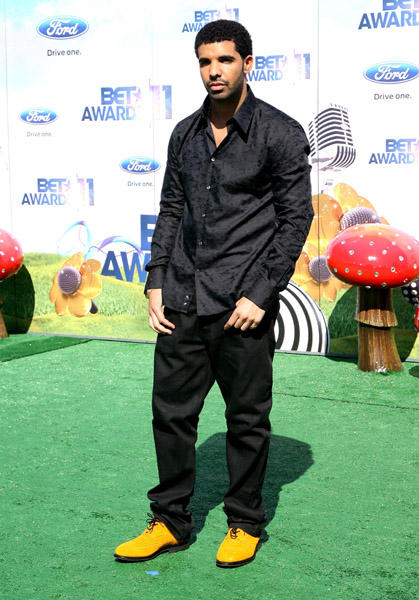 BET Awards 2011 - Red Carpet - Style & Vibes